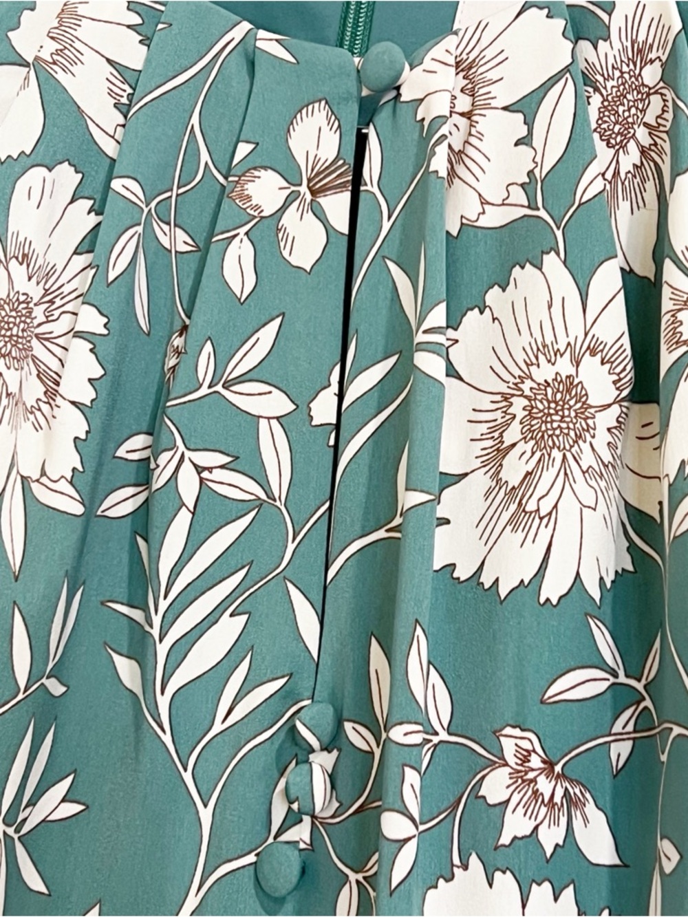 EUC Gal Meets Glam Collection Shannon Pleat Neck Floral Maxi Dress - Picture 11 of 12